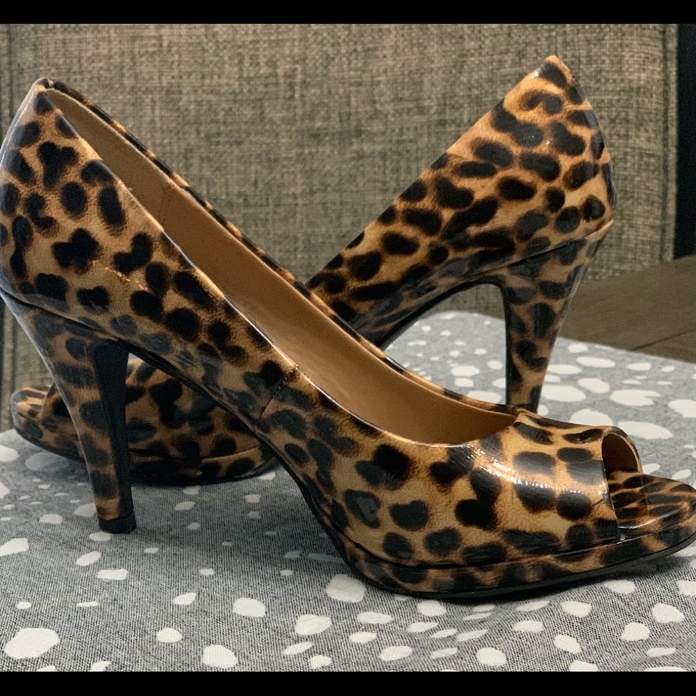 Animal print patent leather pumps, size 7.5